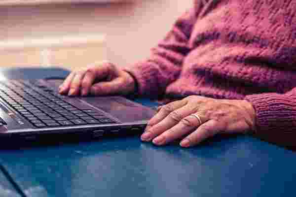 帮助老龄化劳动力拥抱数字化转型的5种方法