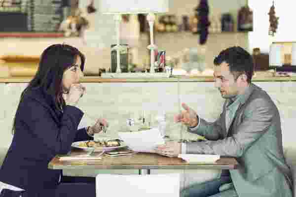 为客户购买午餐的5种方法使您更具说服力